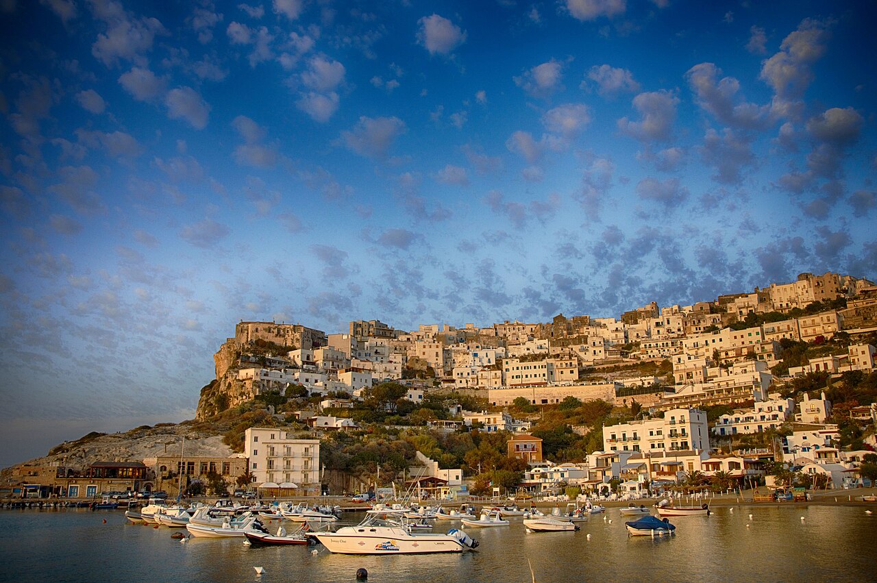 Peschici, il borgo bianco a picco sul mare